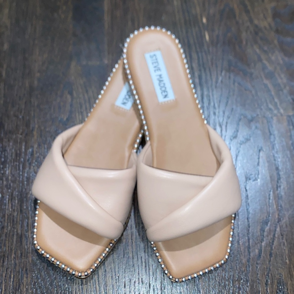 LIKE NEW Steve Madden Sandals - Size 6